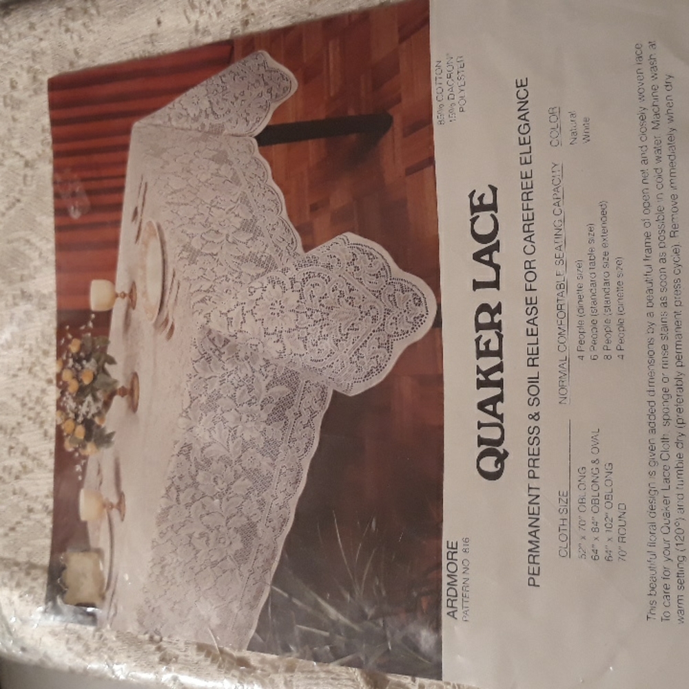 Quaker Lace 70" round tablecloth